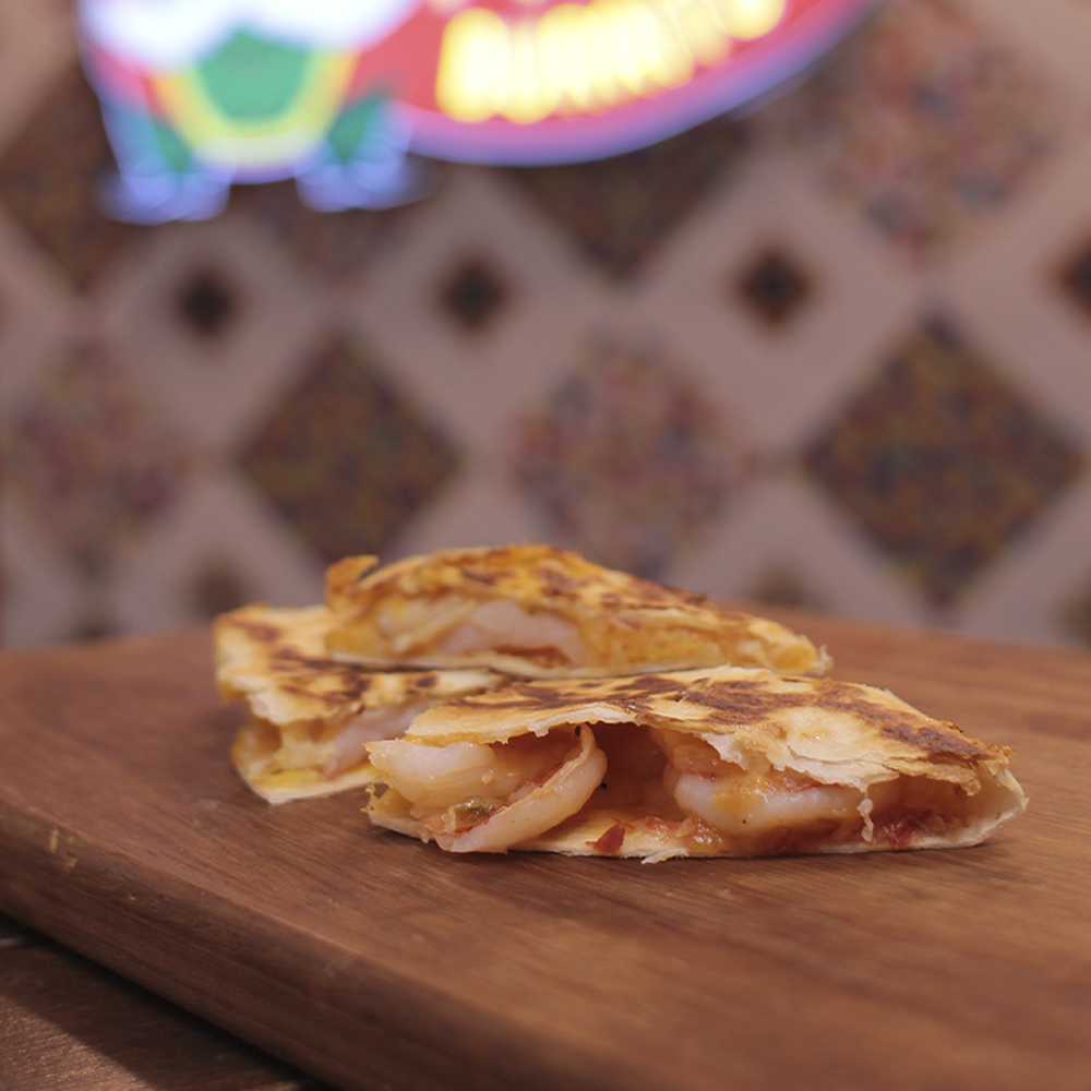 Wähle aus verschiedenen Zutaten und stelle dir leckere Quesadillas zusammen.