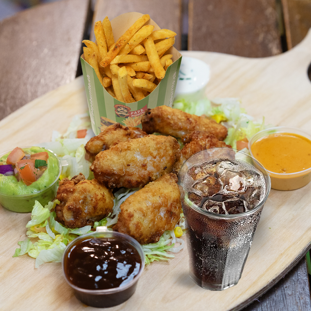 Bei Papa Burrito bekommst du Snacks, wie Chili Cheese Nuggets, frittierte Jalapeños mit Frischkäse, feine Chickenwings oder Chickennuggets.