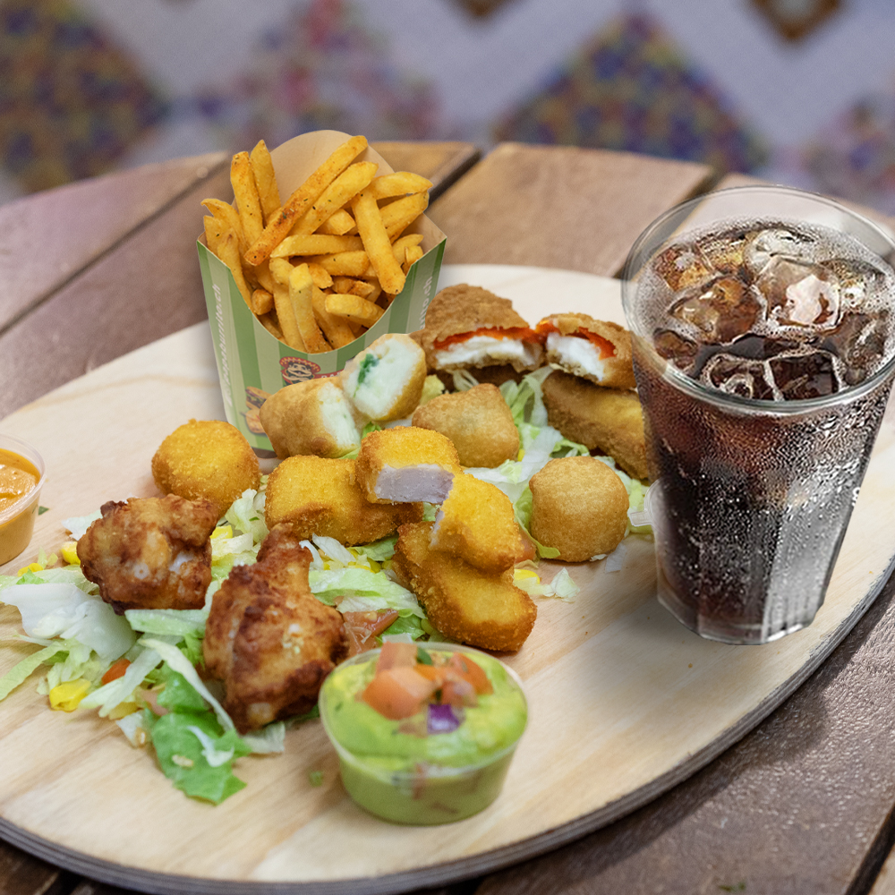 Bei Papa Burrito bekommst du Snacks, wie Chili Cheese Nuggets, frittierte Jalapeños mit Frischkäse, feine Chickenwings oder Chickennuggets.